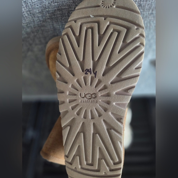 UGG Carter Womens Chestnut Sheepskin Boots Size 5 - Picture 9 of 11